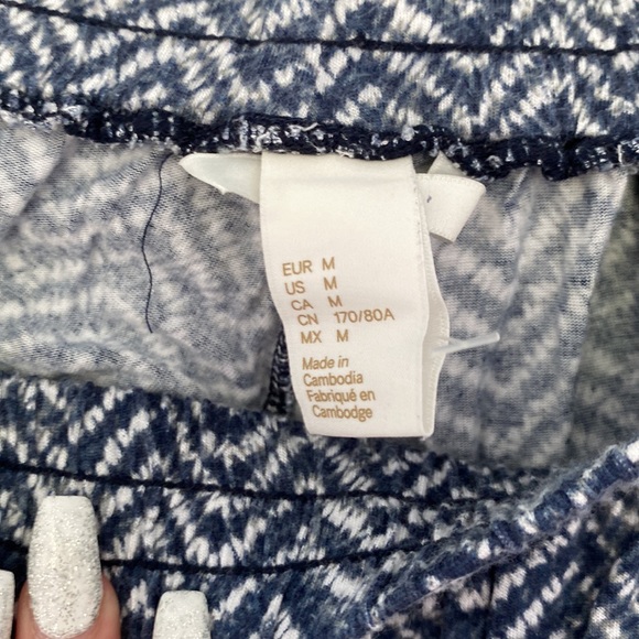 H&M Blue and White Flowy Pants Size Medium - Picture 3 of 3